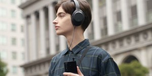 索尼 Xperia 5 II 渲染图曝光，挖孔屏+屏幕指纹