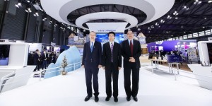 联通、GSMA和高通在MWC上海现场大秀5G毫米波