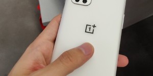 一加高管晒出白色款一加 9 Pro：高颜值还不沾指纹