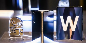 16GB RAM 售价16999元，三星W22 5G折叠屏正式发布